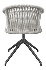 Rückansicht eines Armlehnstuhls mit geflochtener Rückenlehne und schwarzem Metallgestell.