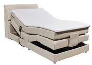 Beiges Boxspringbett mit verstellbarem Kopf- und Fußteil, seitliche Perspektive