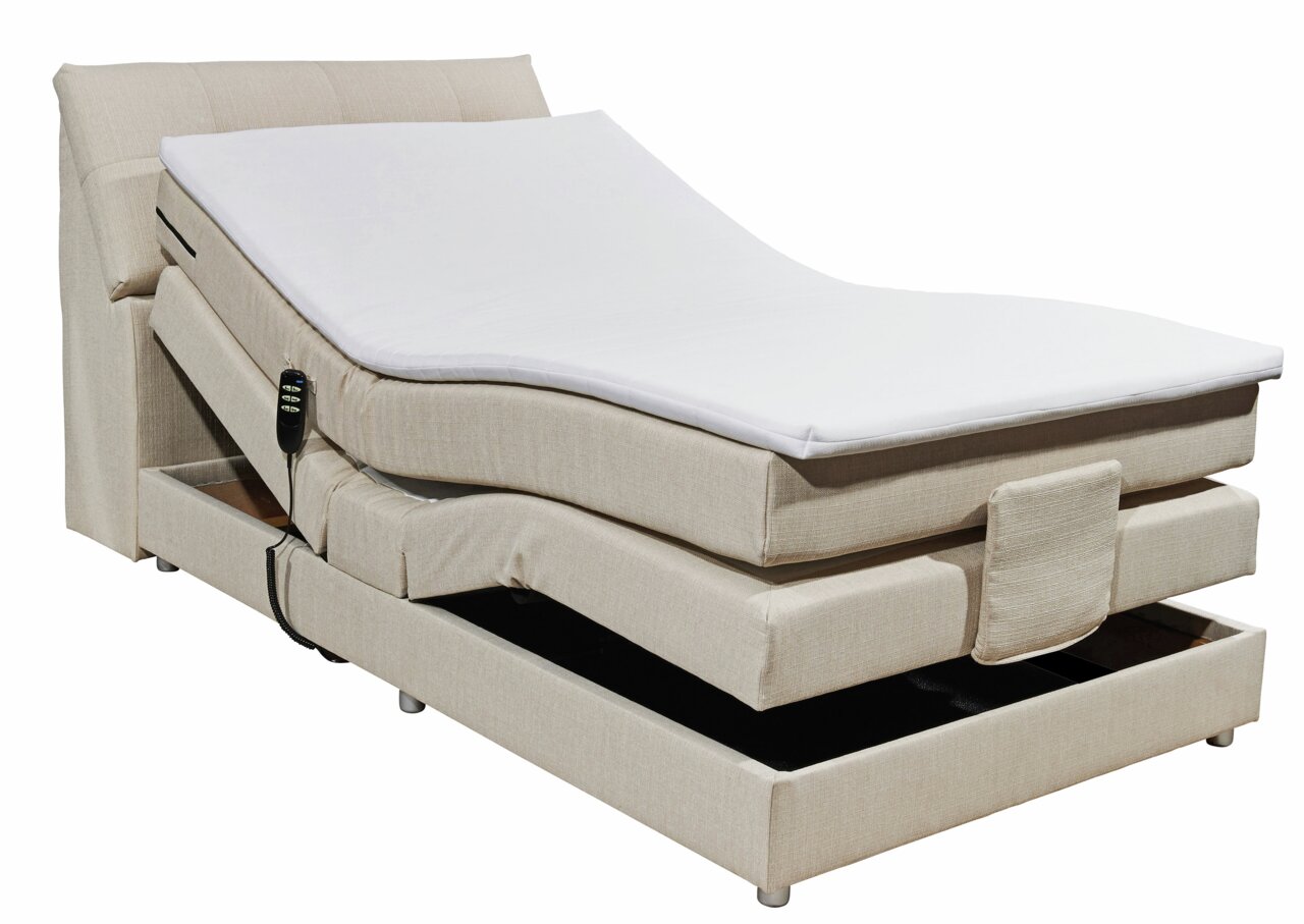 Beiges Boxspringbett mit verstellbarem Kopf- und Fußteil, seitliche Perspektive
