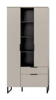 Beiger, moderner Hochschrank mit zwei Türen, mittigem offenem Regalbereich und zwei Schubladen, schwarze Griffe und Metallfüße, Frontansicht