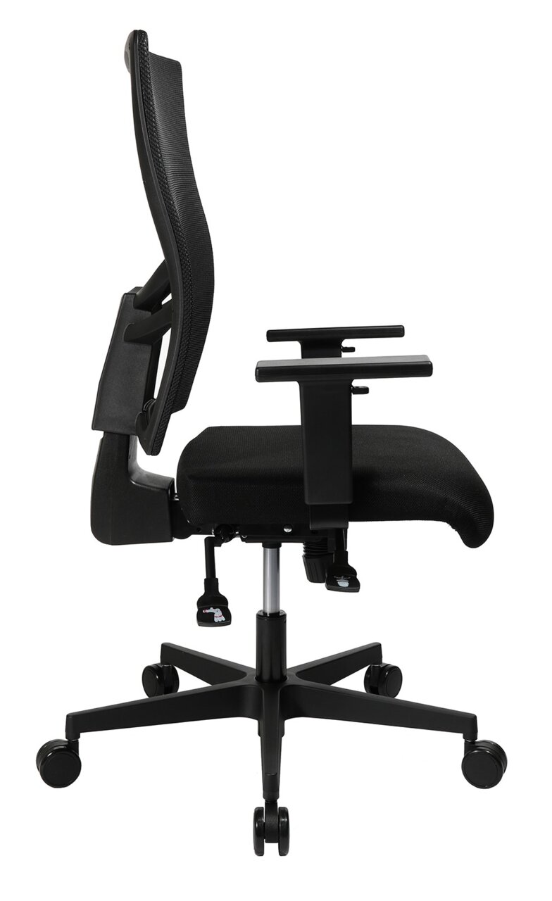 Zijaanzicht van een zwarte draaistoel met verstelbare armleuningen en een ergonomische rugleuning.