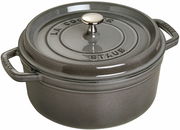 Grauer runder Bräter Cocotte 24cm mit Deckel und seitlichen Griffen, Ansicht von schräg oben