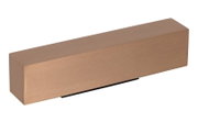 Langer, rechteckiger Wandblock in gebürsteter Kupferoptik mit verdeckter Halterung, freigestellt auf weißem Hintergrund, schräg aus der Vorderansicht (3/4-Perspektive)