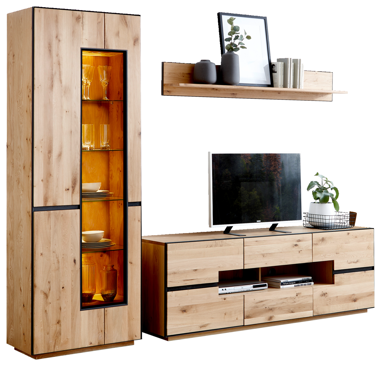 Linea Natura Wandkombination KELIO Wandkombination aus Holz mit Vitrine, TV-Schrank und Wandregal, frontal betrachtet.