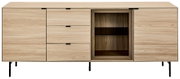 Modernes Sideboard aus hellem Holz mit zwei Türen, drei Schubladen und offenem Fach, schwarze Metallfüße, Frontansicht