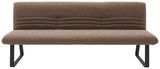 Frontale Ansicht einer modernen Sitzbank mit braunem Stoffbezug und schwarzen Metallbeinen.