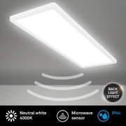 Rechteckige LED-Deckenleuchte mit Bewegungssensor, neutralweißem Licht 4000K, IP44-Schutz und Rücklichteffekt, von unten betrachtet.