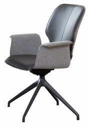 Moderne fauteuil met grijze stoffen bekleding en zwart leer, zijaanzicht