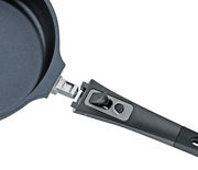 Bratpfanne MILANO, 20 cm, mit abnehmbarem Griff, seitliche Perspektive