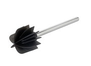 WC-Bürste mit schwarzem Bürstenkopf und silbernem Griff, seitliche Perspektive