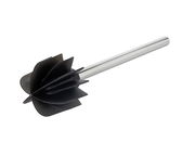 WC-Bürste mit schwarzem Bürstenkopf und silbernem Griff, seitliche Perspektive