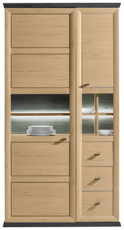 Vitrine aus hellem Holz mit mehreren Schubladen und Fächern, frontal betrachtet.