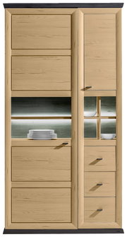 Vitrine van licht hout met meerdere lades en vakken, gezien vanaf de voorkant.