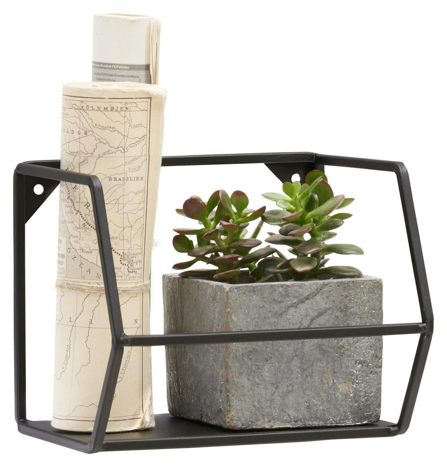 Wandregal NORA aus schwarzem Metall mit einer gerollten Karte und einem kleinen Pflanzentopf, seitliche Perspektive