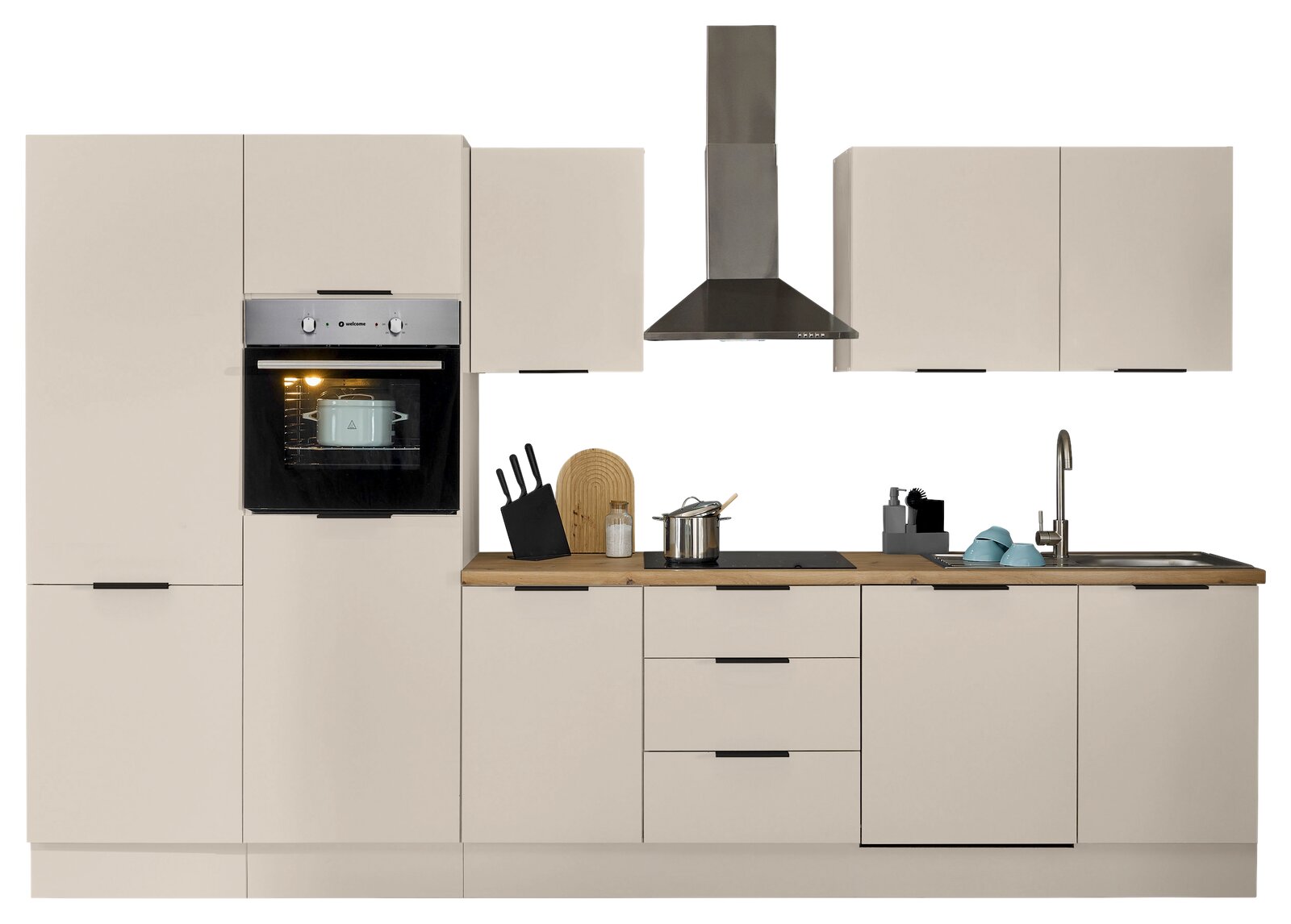 Moderne Küchenzeile in hellem Beige mit integriertem Backofen, Dunstabzugshaube, Spüle und Arbeitsfläche, frontal betrachtet.
