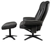 Seitenansicht eines schwarzen Relaxsessels mit passendem Hocker, beide auf drehbaren Metallfüßen.