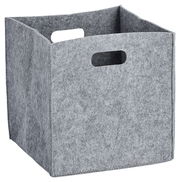 Grauer Filz-Aufbewahrungskorb mit rechteckigen Grifföffnungen, seitliche Perspektive