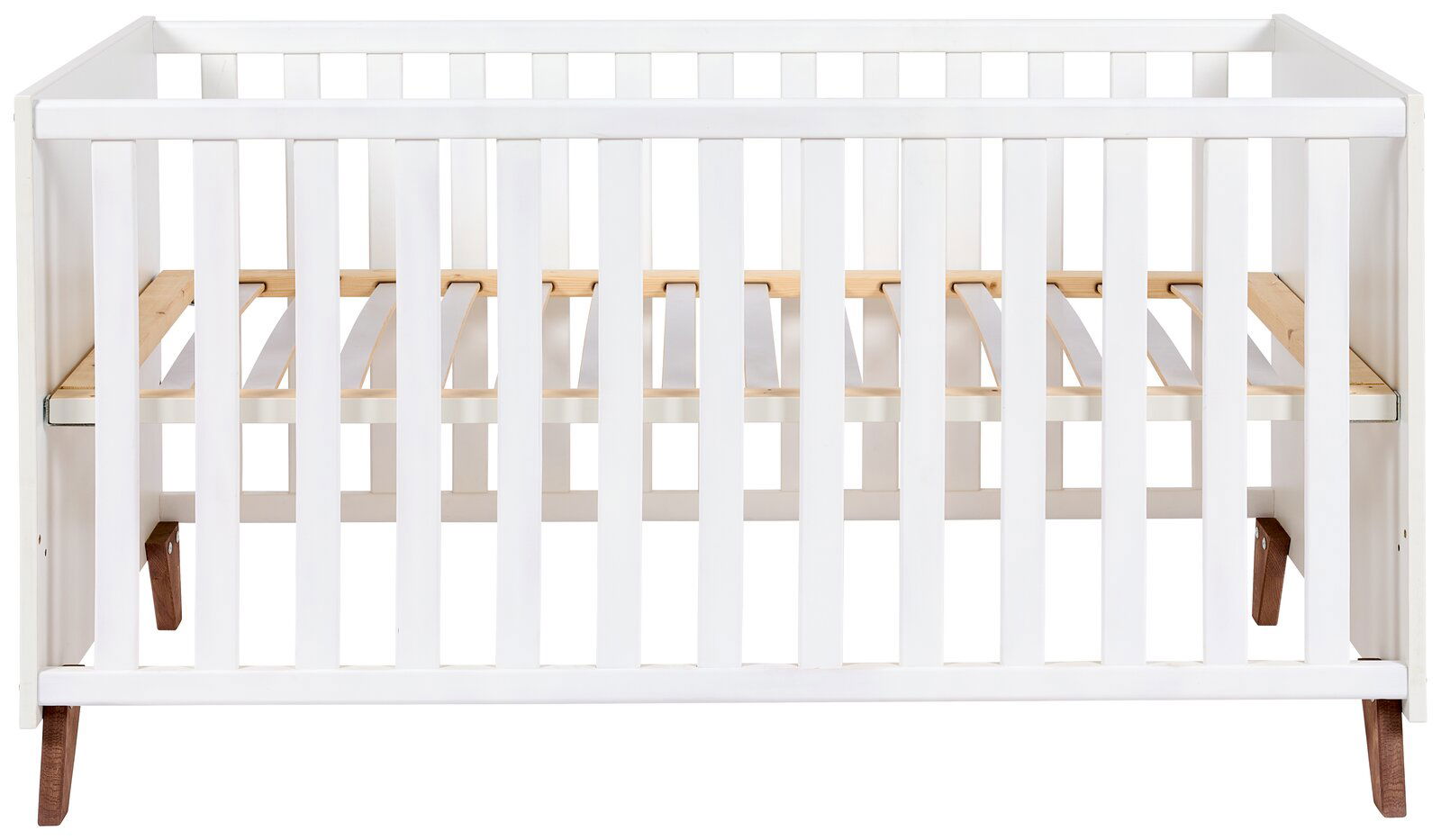 Weißes Babybett aus Holz, Vorderansicht mit Gitterstäben und erhöhtem Lattenrost.