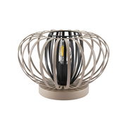 Moderne Tischleuchte mit kugelförmigem, offenen Design aus Metallstreben, seitliche Perspektive