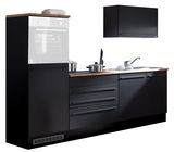 Moderner Küchenblock in schwarzem Design mit Holzarbeitsplatte, bestehend aus einem hohen Schrank mit Backofenfach, mehreren Schubladen und einem Spülbecken. Perspektive von vorne.