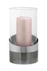 Windlicht mit silbernem Sockel und rosa Kerze, seitliche Perspektive