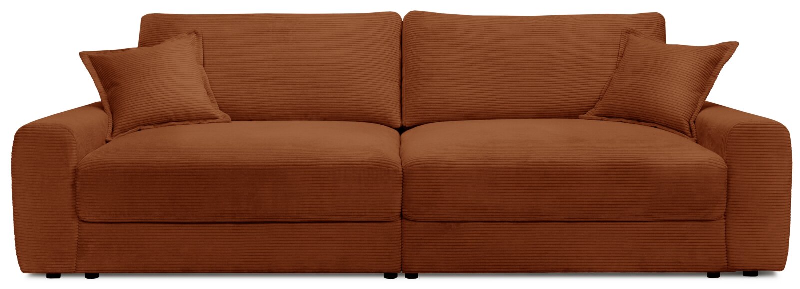 Frontale Ansicht eines großen, braunen Sofas mit zwei passenden Kissen, bezogen mit einem gerippten Stoff.