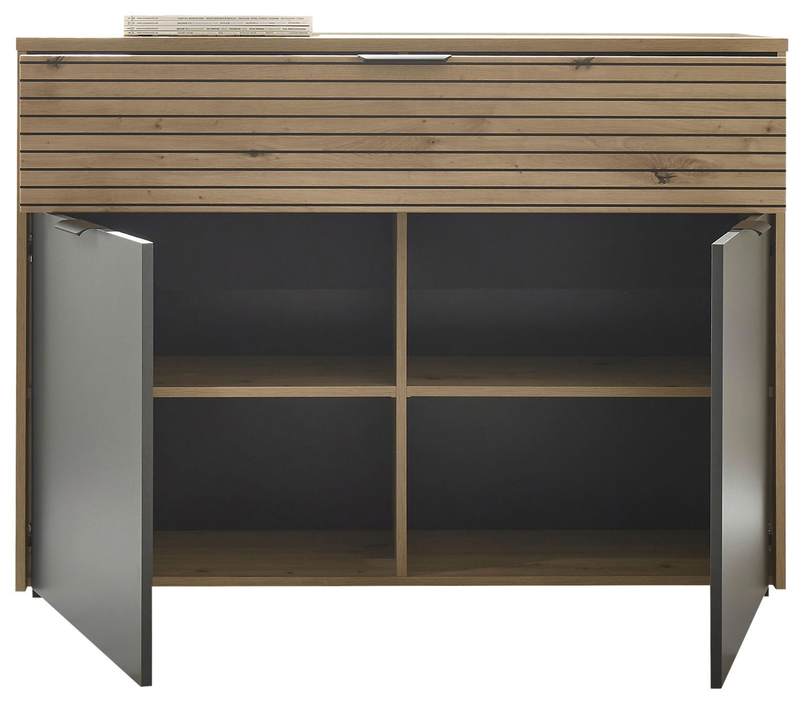 Frontale Ansicht einer modernen Kommode mit Holzoptik und offenen Türen, die sechs Fächer zeigt.