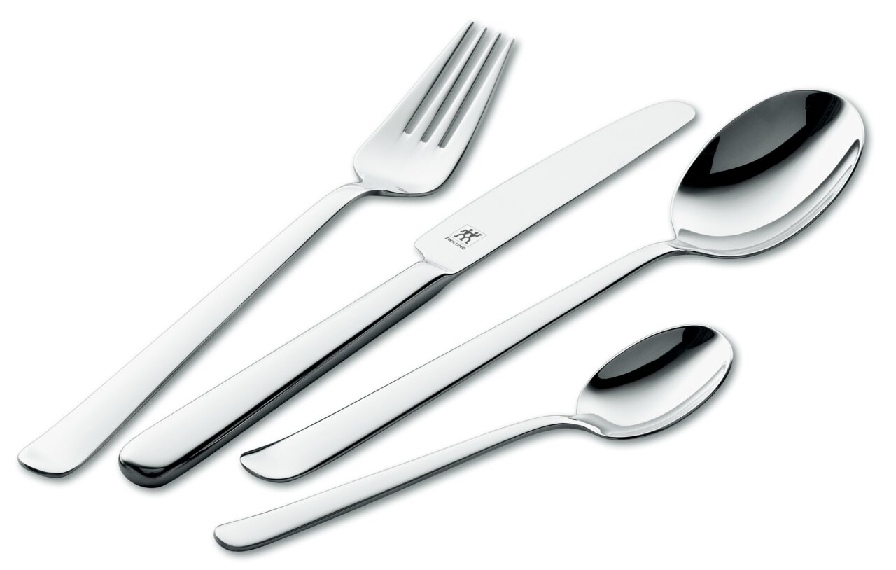 Set aus Edelstahlbesteck bestehend aus Gabel, Messer, Esslöffel und Teelöffel, von schräg oben fotografiert.