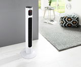 Moderner Standventilator in einem stilvollen Raum, seitliche Perspektive