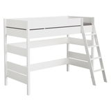 Weißes Spielbett mit Leiter, seitliche Perspektive