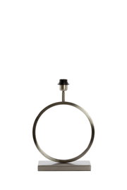 Moderner Lampenfuß in Ringform aus Metall, frontal fotografiert.