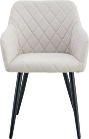 Beiger, gepolsterter Polsterstuhl mit Rautensteppung und schwarzen, schräg stehenden Beinen, frontal von vorne fotografiert.