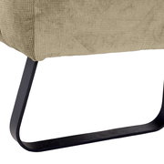 Nahaufnahme einer 2er-Sitzbank mit olivgrünem Stoffbezug und schwarzem Metallgestell, seitliche Perspektive.