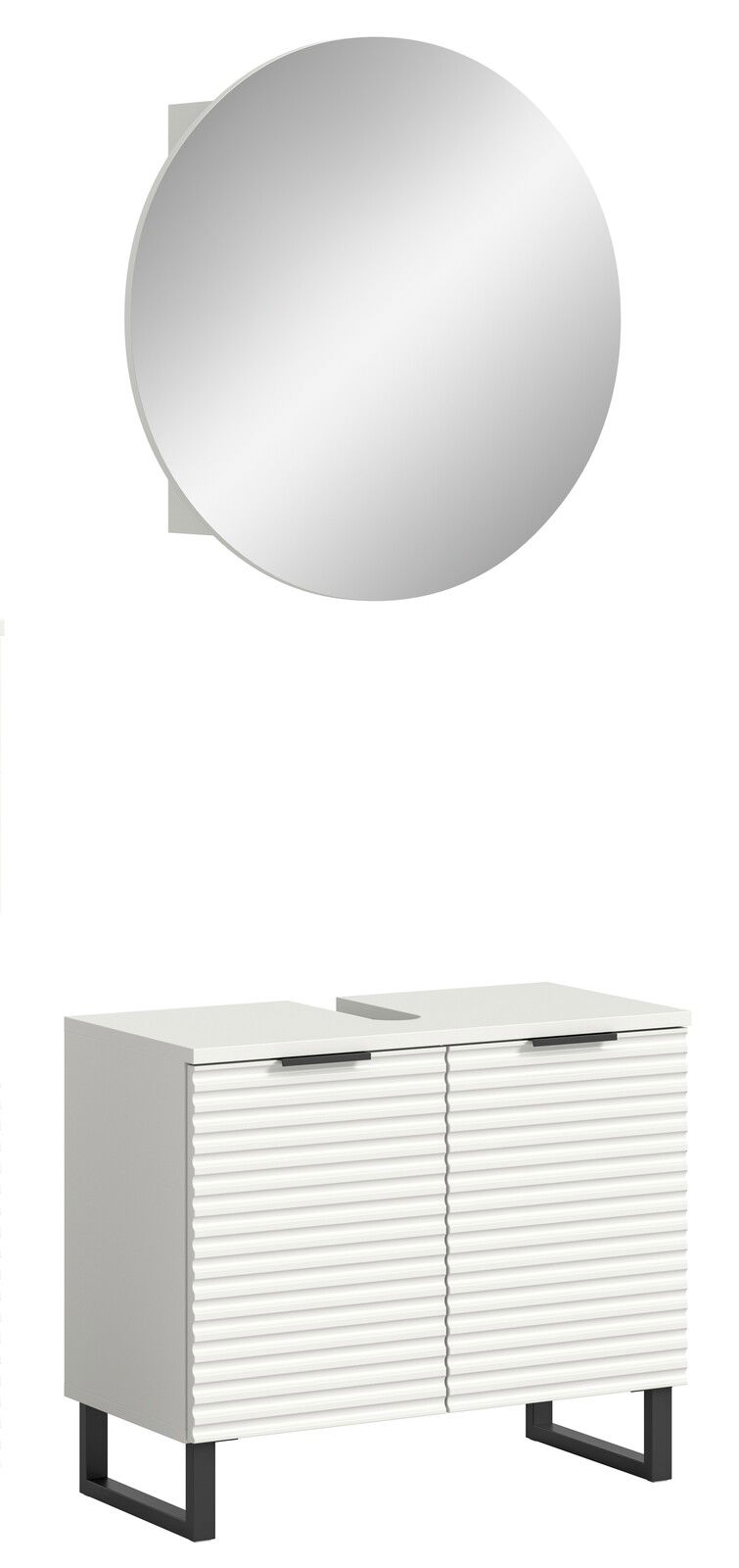 Runde Wandspiegel und weiße Badkommode mit gerillten Türen, frontal betrachtet.