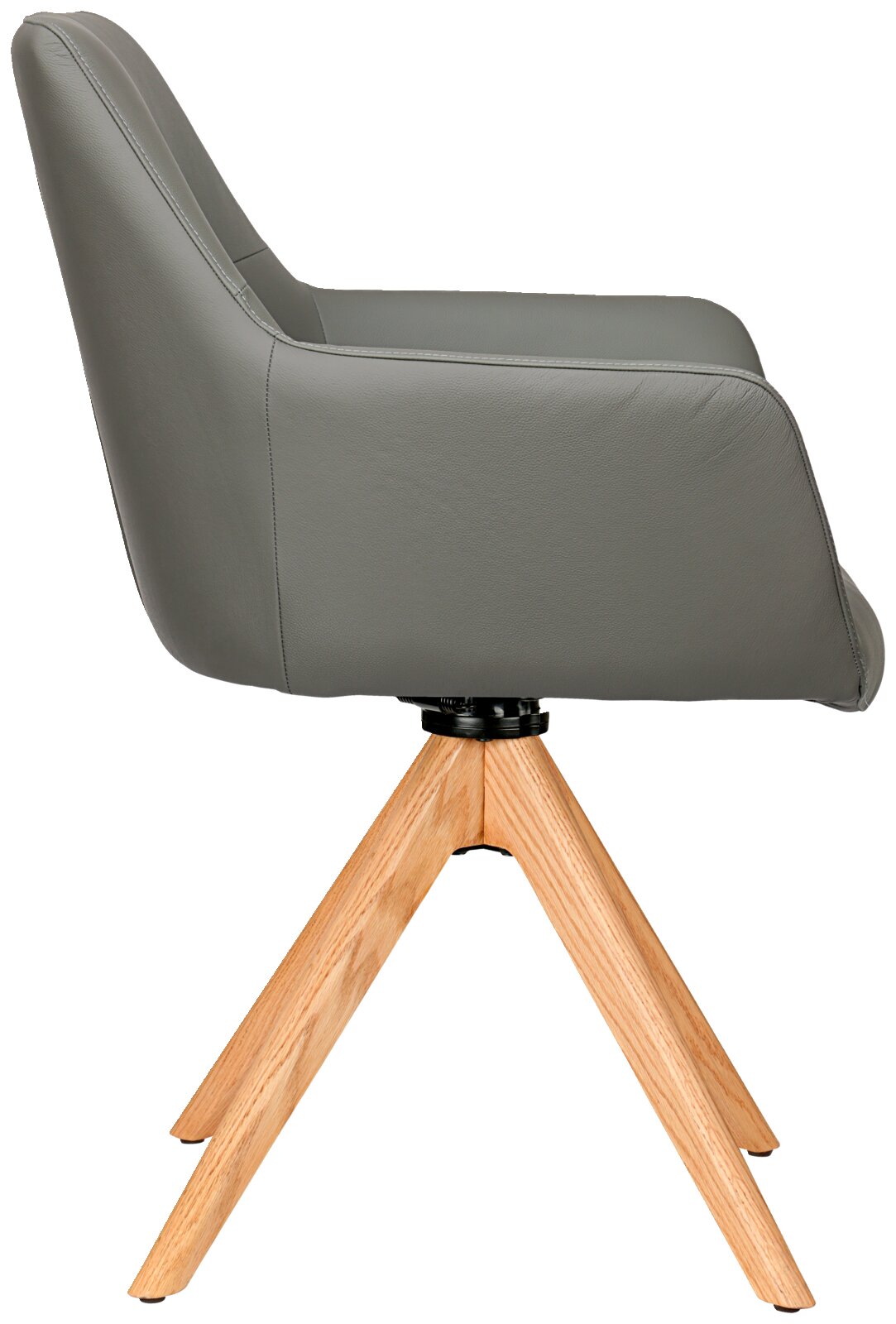Zijaanzicht van een grijze fauteuil met houten poten.