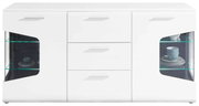 Weißes Sideboard mit drei Schubladen in der Mitte und zwei Glastüren an den Seiten, frontal betrachtet.