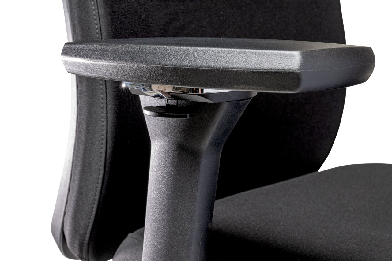 Venda Chefsessel MY TRITON Nahaufnahme eines schwarzen Chefsessels mit Armlehne, seitliche Perspektive