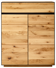 Frontansicht eines modernen Schuhschranks aus hellem Holz mit natürlicher Maserung.