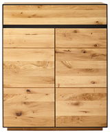 Frontansicht eines modernen Schuhschranks aus hellem Holz mit natürlicher Maserung.
