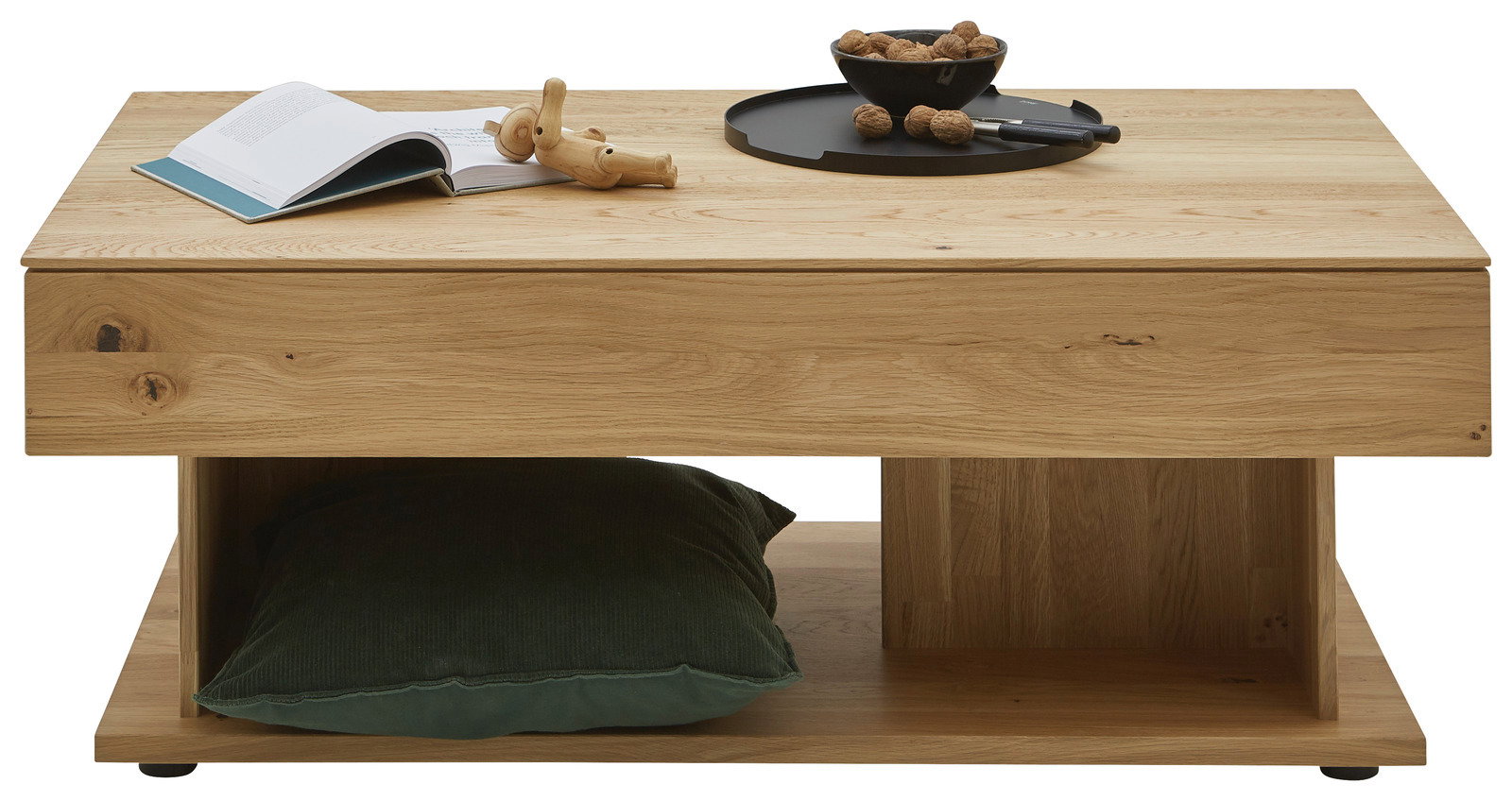 Moderner Couchtisch aus Holz mit Stauraum, darauf ein Buch, eine Holzfigur und eine Schale mit Nüssen, frontale Ansicht.