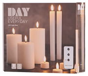 LED-Kerzenset mit 10 flammenlosen Kerzen in verschiedenen Größen, inklusive Fernbedienung, frontal abgebildet.