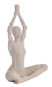Steinornament in Form einer stilisierten Figur in Yoga-Pose, seitliche Perspektive