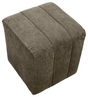 Grauer, quadratischer Hocker aus Stoff in schräger Draufsicht