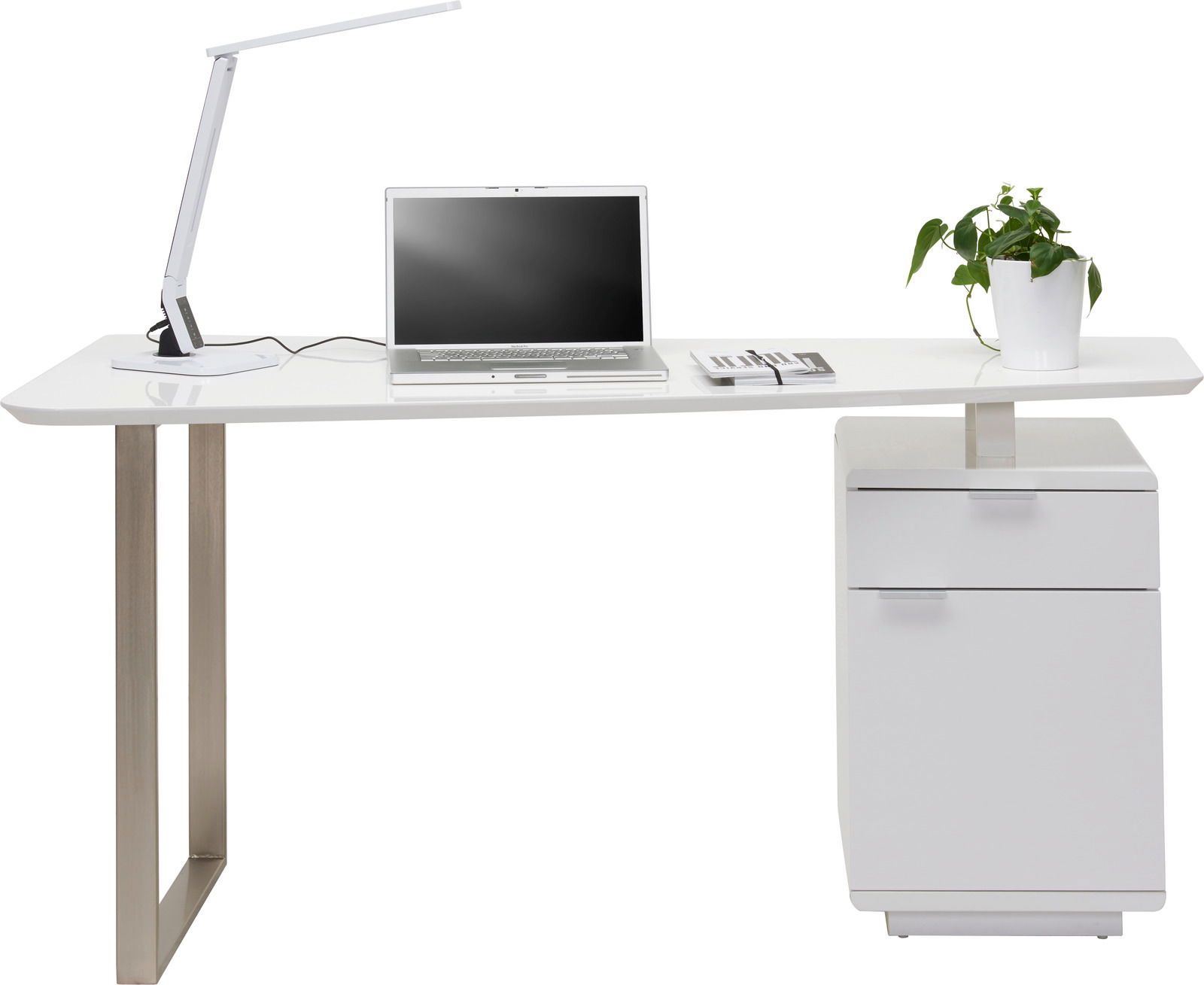 Moderner Schreibtisch mit weißer Tischplatte, Metallbeinen und integriertem Schrank, darauf ein Laptop, eine Lampe und eine Pflanze, seitliche Perspektive