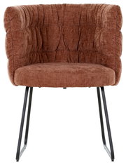 Brauner Armlehnstuhl mit gepolsterter Rückenlehne und Metallbeinen, Frontalansicht