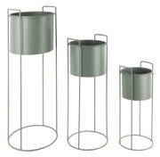 Dreiteiliges Pflanzgefäß-Set Essence in verschiedenen Höhen, aus Metall mit minimalistischen Ständern, seitliche Perspektive.