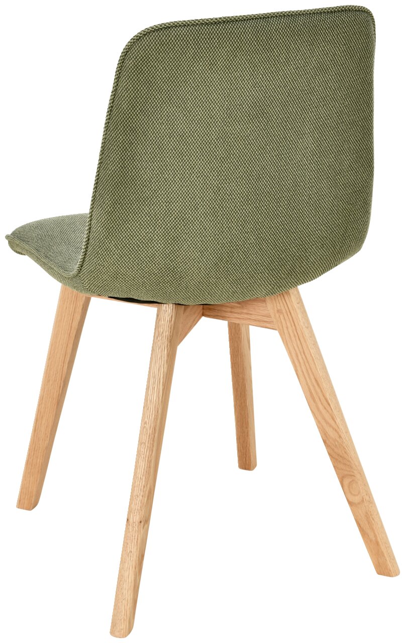Achterkant van een moderne stoel met groene stoffen bekleding en houten poten.