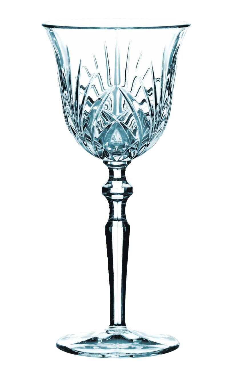 Eleganter Weißweinkelch aus Kristallglas mit kunstvollen Schliffmustern, seitliche Perspektive