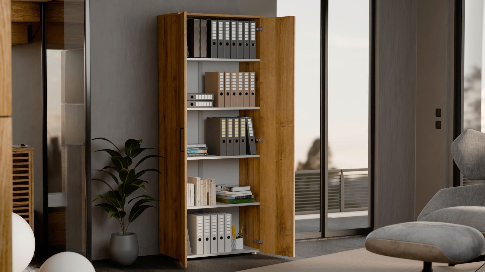 Hochformatiger Schuhschrank aus Holz mit geöffneter Tür, gefüllt mit Ordnern und Büchern, in einem modernen Raum mit Blick auf eine Terrasse.