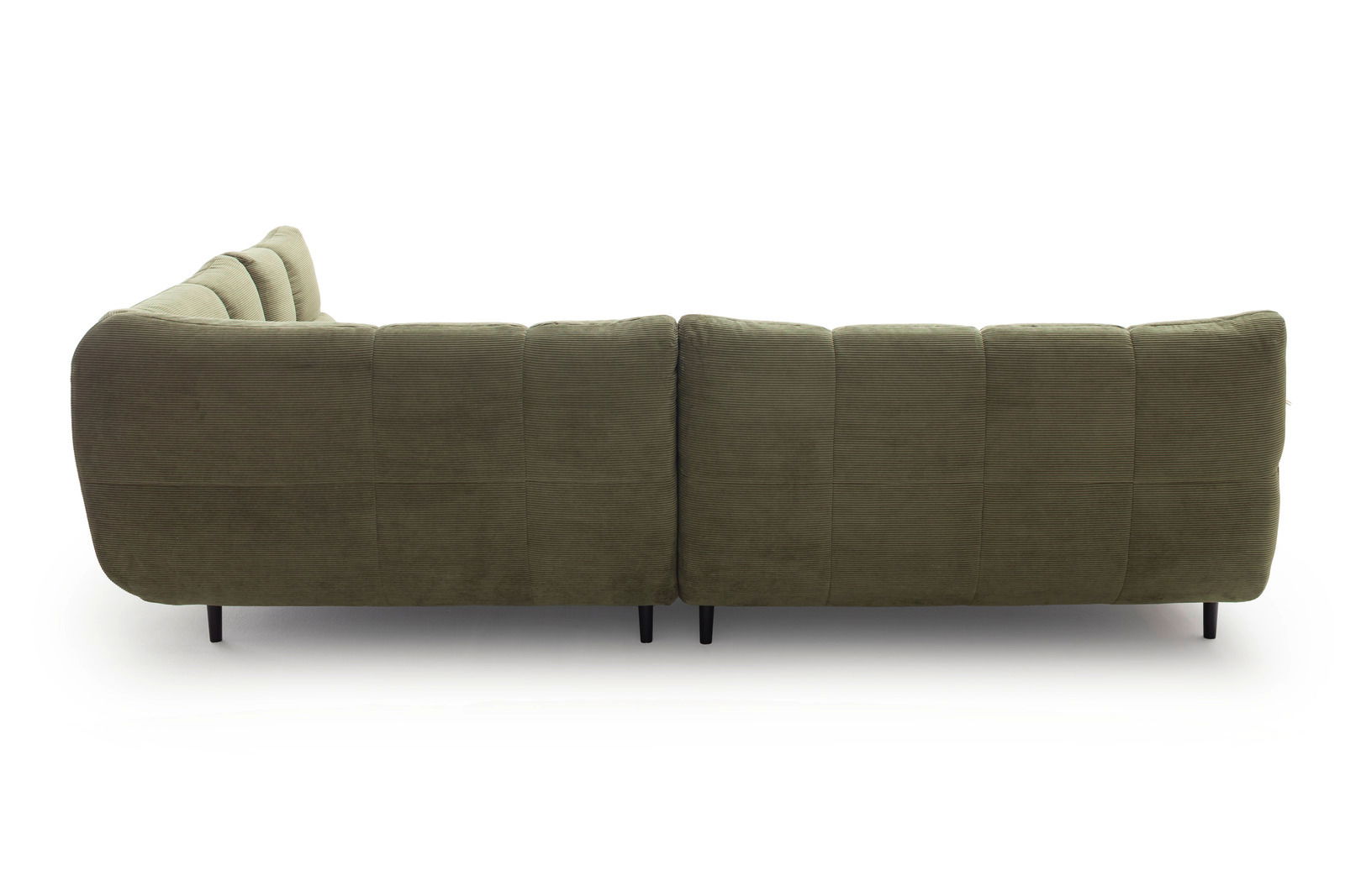 Rückansicht einer grünen Eckgarnitur mit geripptem Stoffbezug und schwarzen Beinen.